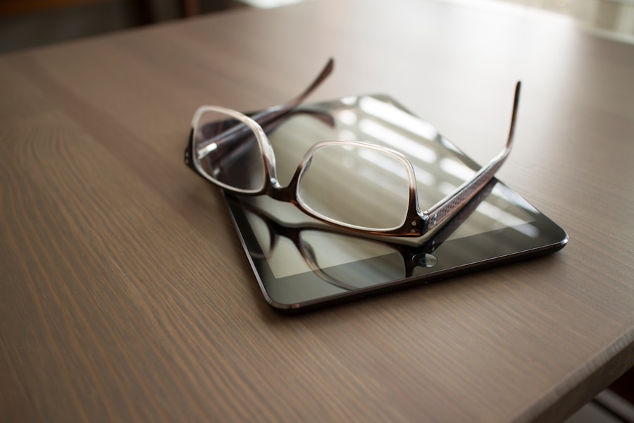 How to Spot Fake Designer Frames: A Buyer’s Guide